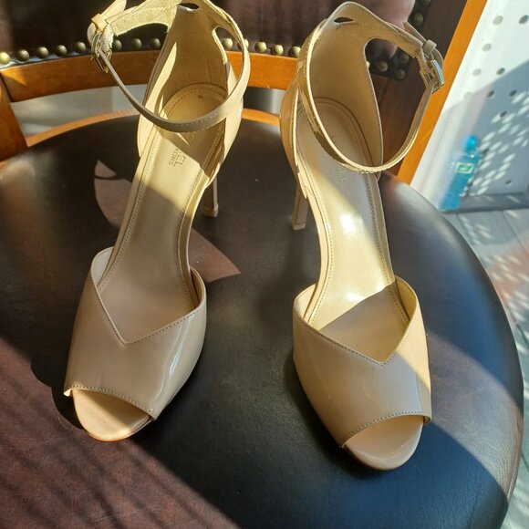 Michael Kors Heels 8 EUC - Picture 6 of 7
